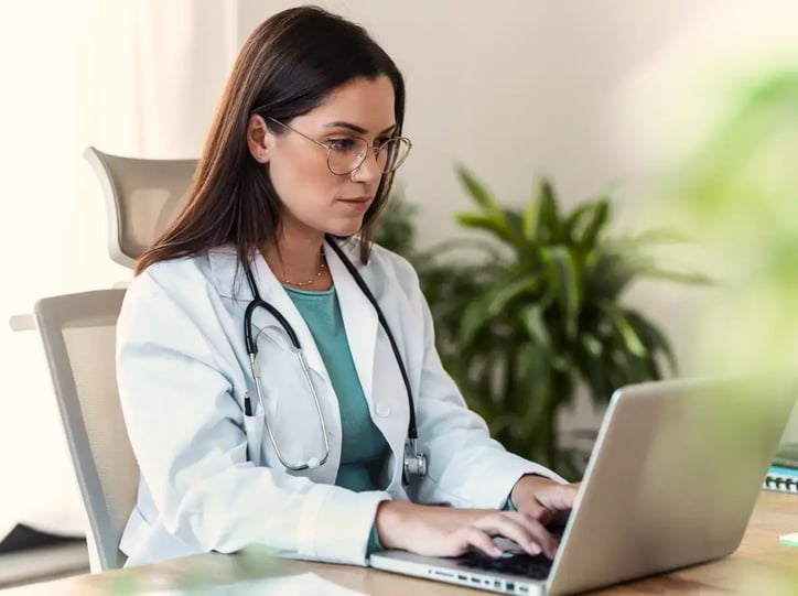 br-noa-listing-page-article-doctor-woman-computer